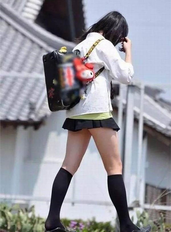Japanees girls in skirt