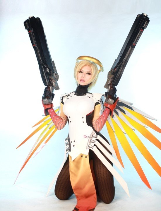 乳不巨何以爭天下！螺旋貓《鬥陣特攻》新Cosplay大放送！