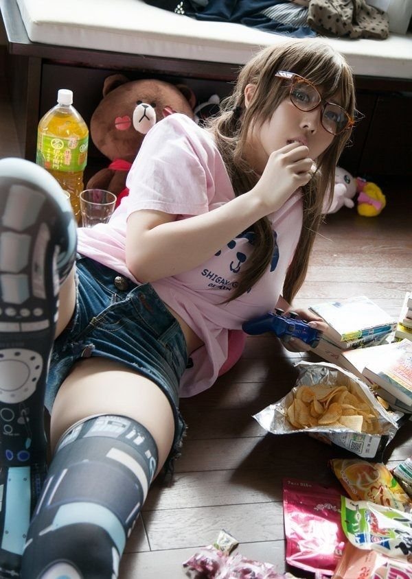 日本巨乳Coser無褲褲作品大膽放送！