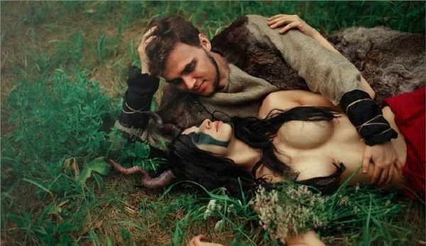 《The Witcher 3》半裸Cosplay！噴血大放送！