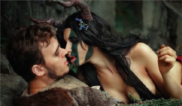 《The Witcher 3》半裸Cosplay！噴血大放送！