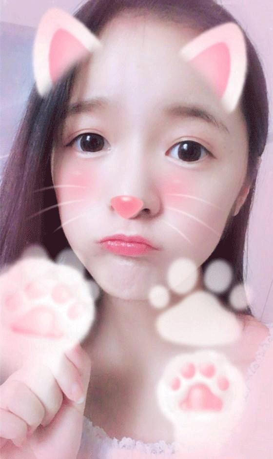 徐嬌玩App 玩上癮！喵星人嘟嘴咬唇來賣萌！