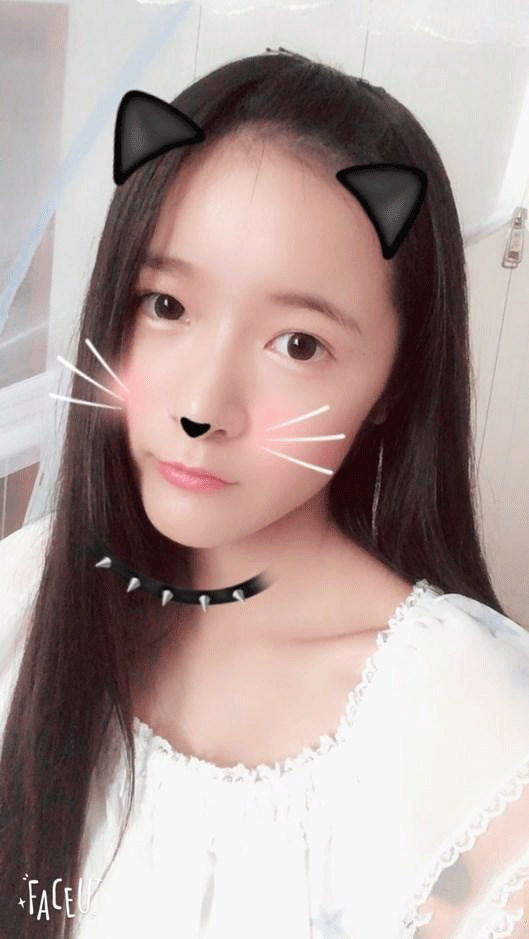 徐嬌玩App 玩上癮！喵星人嘟嘴咬唇來賣萌！