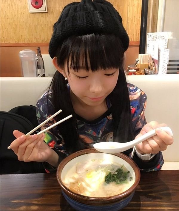 超童顏爆乳寫真女星晒生活照！佢朋友仲勁.....