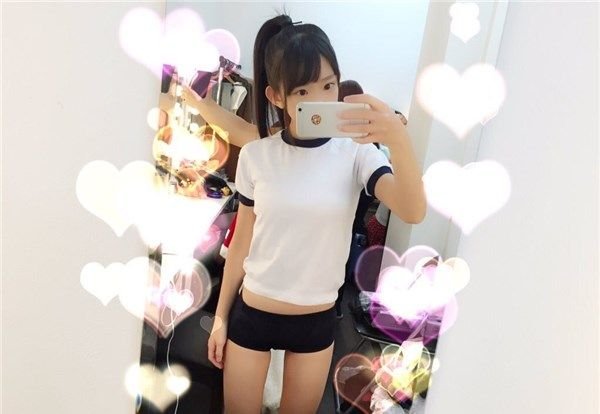 超童顏爆乳寫真女星晒生活照！佢朋友仲勁.....