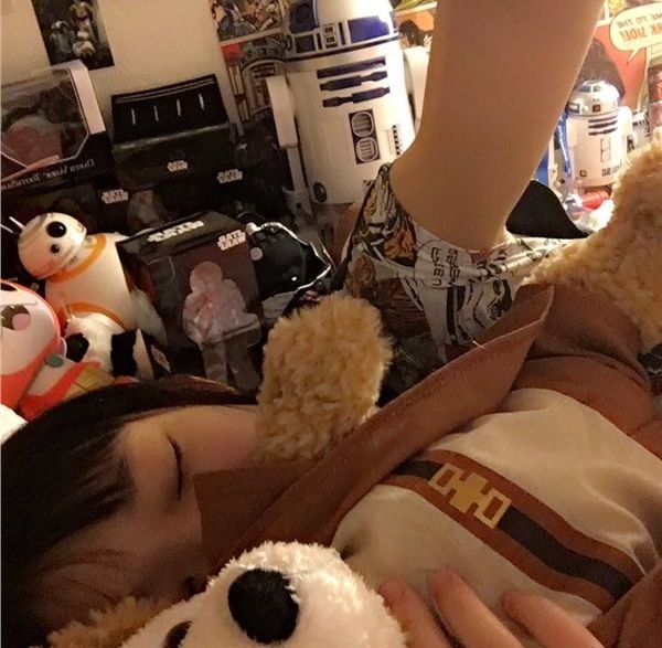 超童顏爆乳寫真女星晒生活照！佢朋友仲勁.....