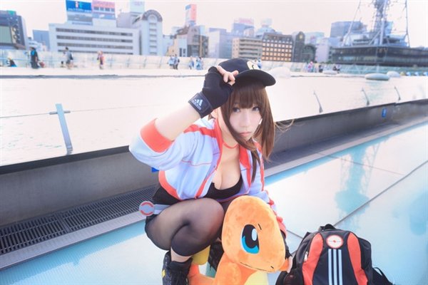 噴血到爆標！最清純Coser玩《Pokemon GO》變極度誘惑訓練員！