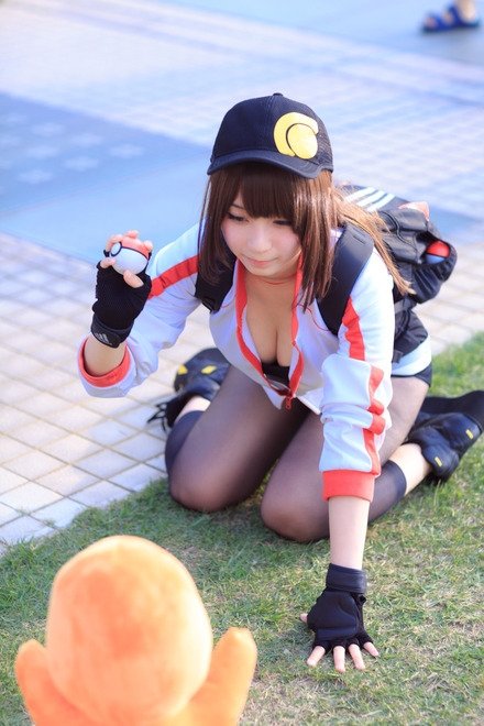 噴血到爆標！最清純Coser玩《Pokemon GO》變極度誘惑訓練員！