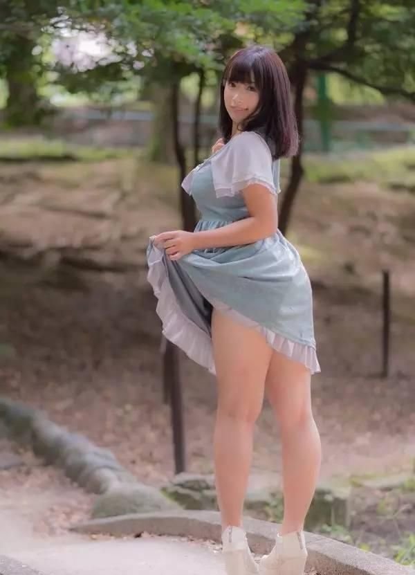 肉感美少女Coser 晒出致命噴血誘惑！