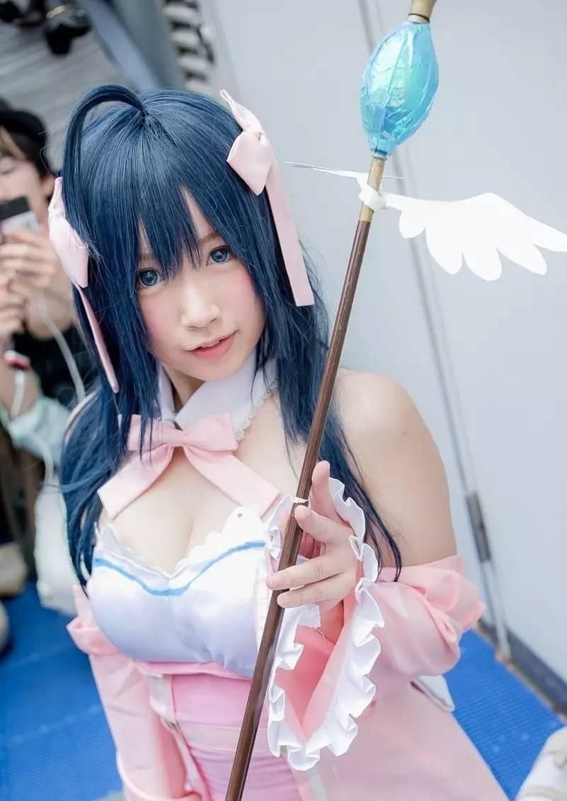 肉感美少女Coser 晒出致命噴血誘惑！