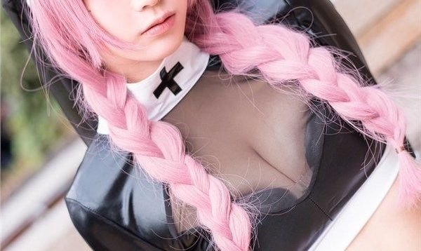 色色修女Cosplay！逆天身材透出來！