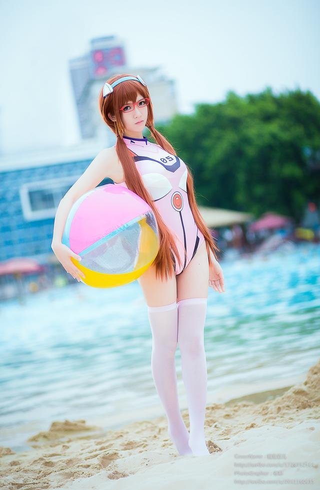 《EVA》真希波性感泳衣Cosplay！扮狗仔爬引誘宅男！