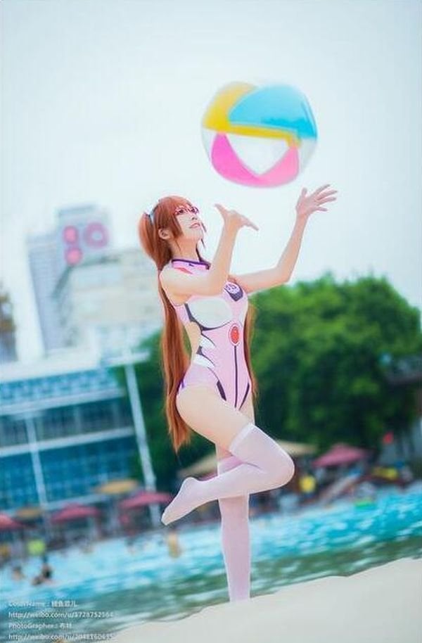 《EVA》真希波性感泳衣Cosplay！扮狗仔爬引誘宅男！