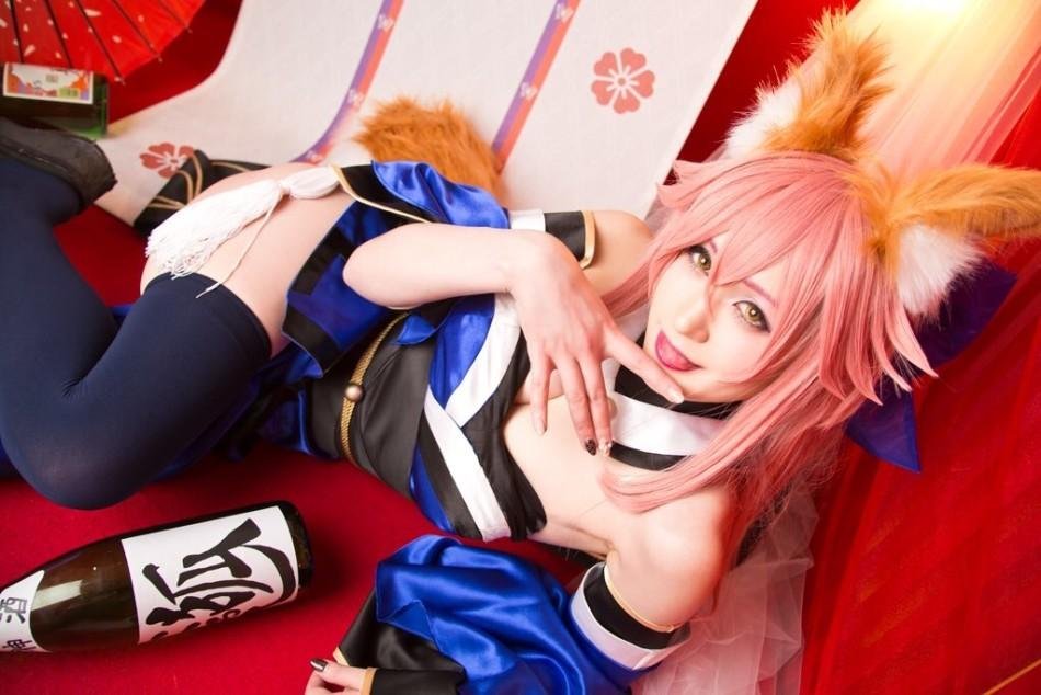 美少女coser示範如何清純地曬胸！