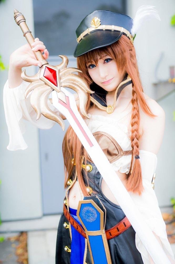 美少女coser示範如何清純地曬胸！