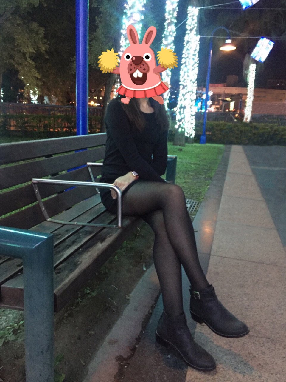 一場由「女生平常穿絲襪知不知道會被意淫」引爆女生黑絲Po相大戰！