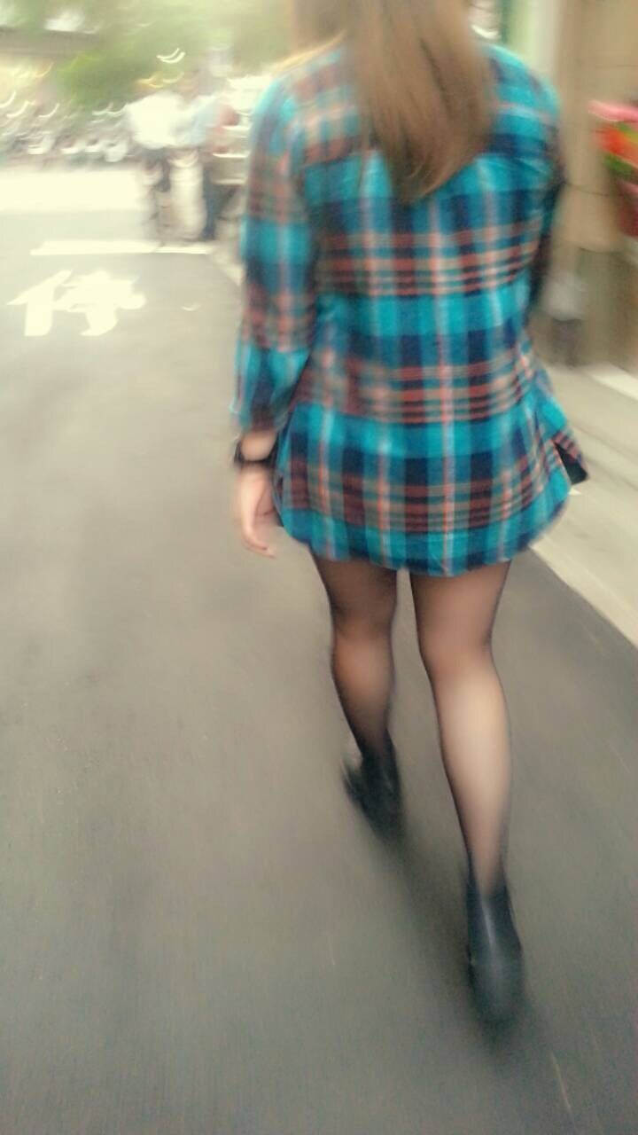 一場由「女生平常穿絲襪知不知道會被意淫」引爆女生黑絲Po相大戰！