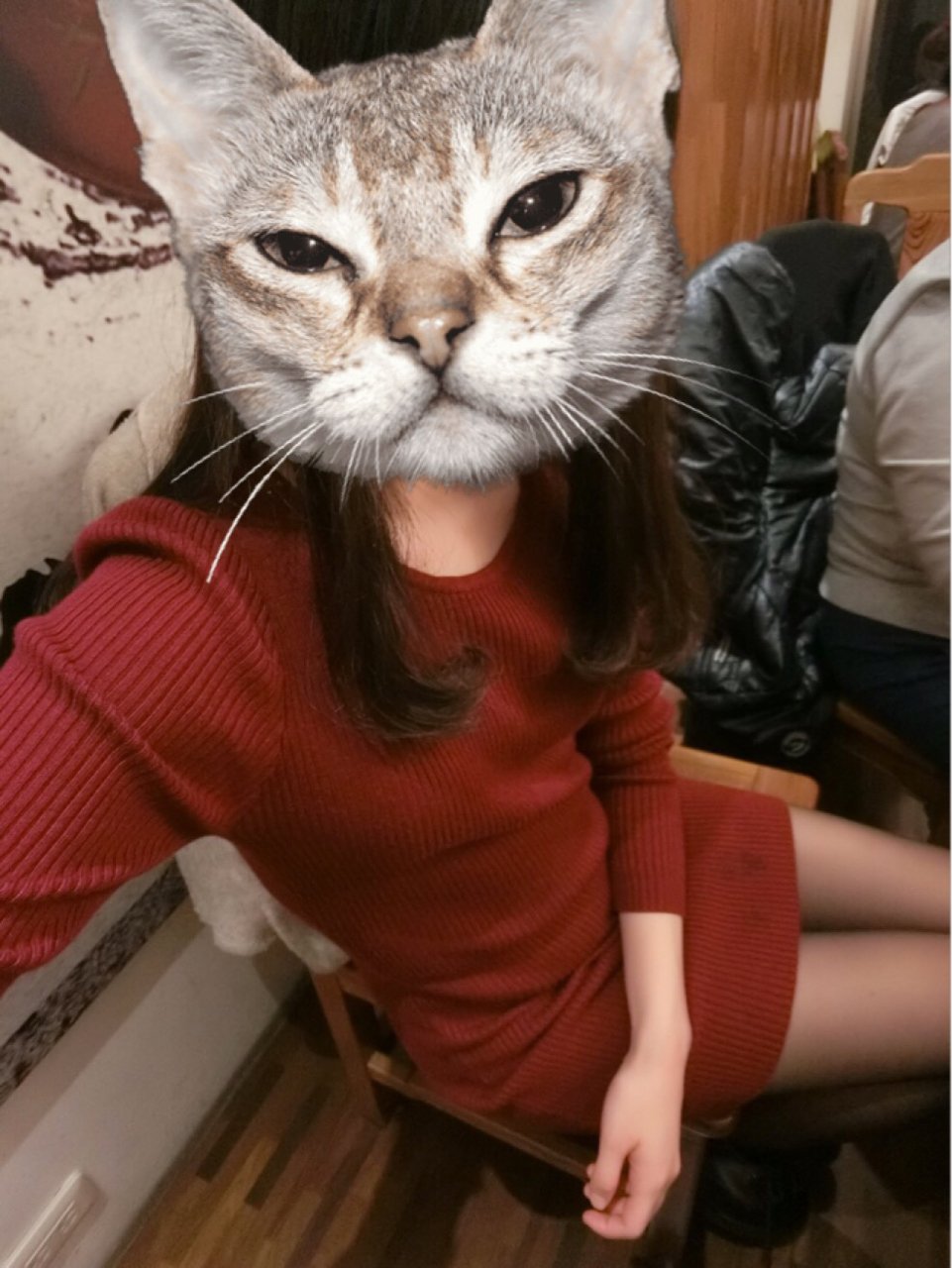 一場由「女生平常穿絲襪知不知道會被意淫」引爆女生黑絲Po相大戰！