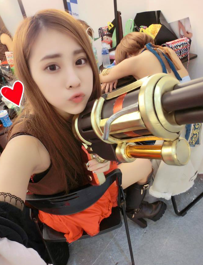 台北電玩展神魔女大晒冷！長腿爆乳好搶眼！