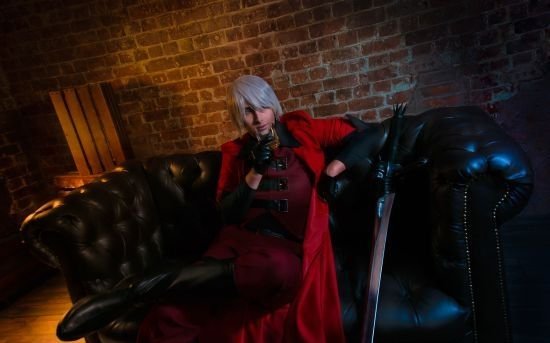 情侶Cosplay鬼泣！女友超爆乳搶盡焦點！