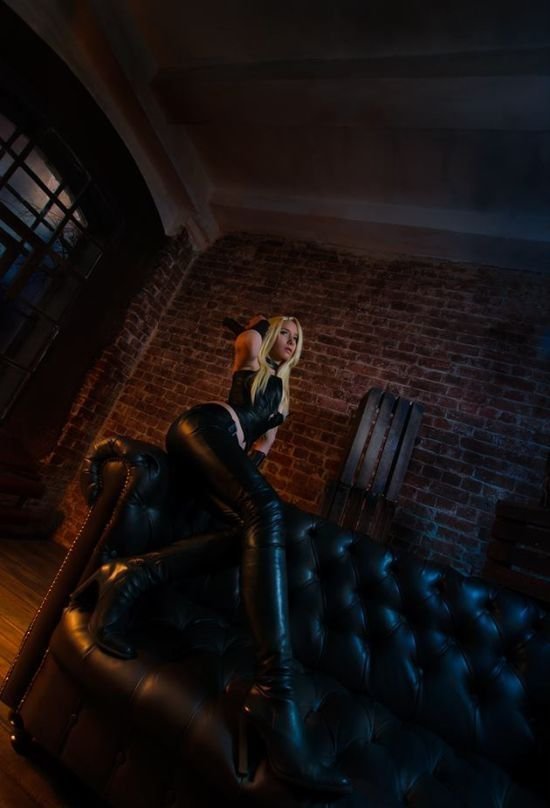 情侶Cosplay鬼泣！女友超爆乳搶盡焦點！