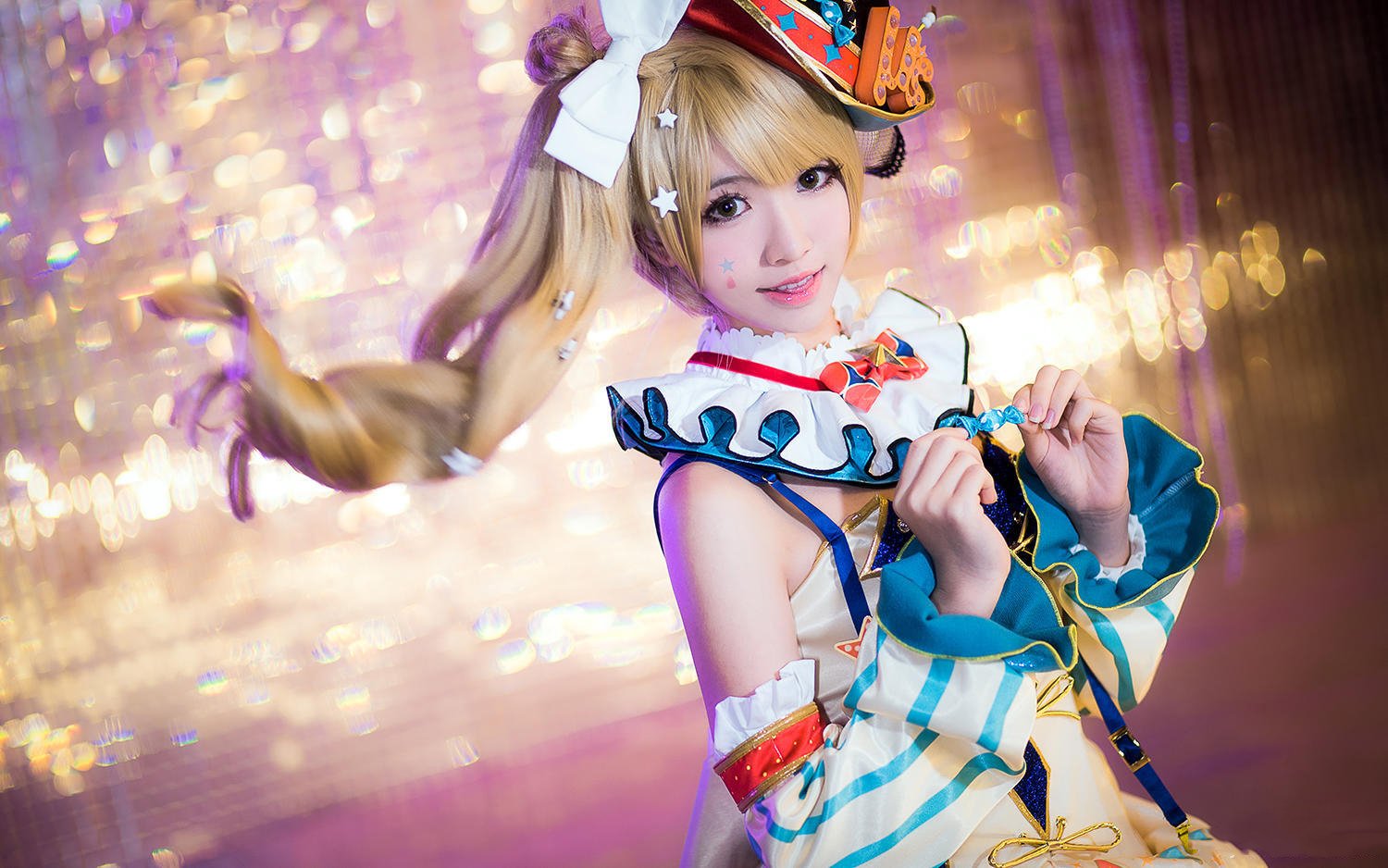 噴血極限性感Cosplay繼續放送！暖過今晚夜！
