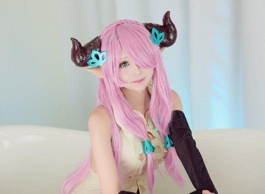 提神級！火辣噴血Cosplay早晨放送！