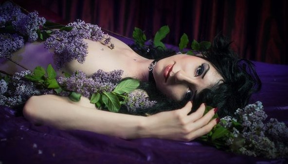 《巫師3》葉奈法神級Cosplay！全裸沒難度！