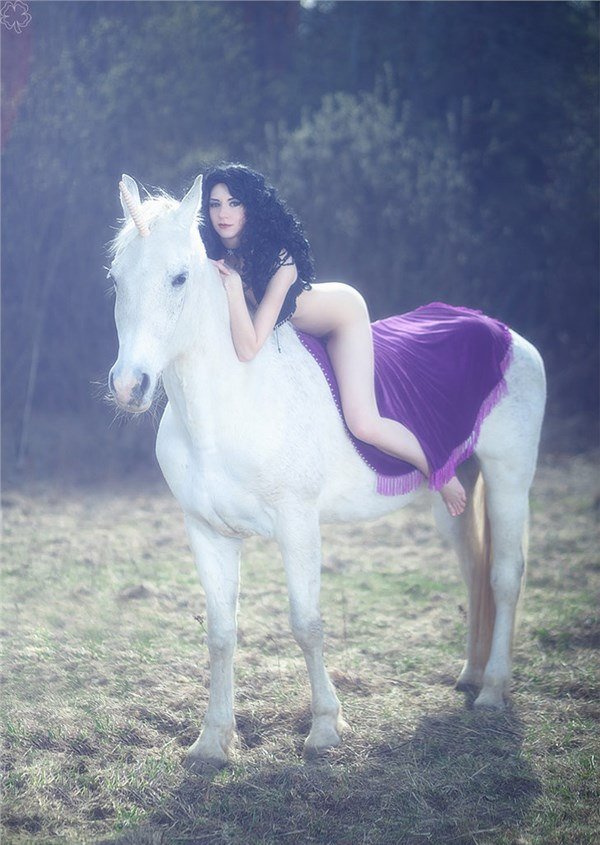 《巫師3》葉奈法神級Cosplay！全裸沒難度！