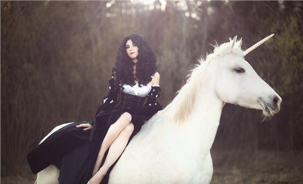 《巫師3》葉奈法神級Cosplay！全裸沒難度！