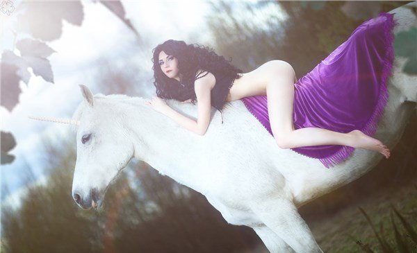 《巫師3》葉奈法神級Cosplay！全裸沒難度！