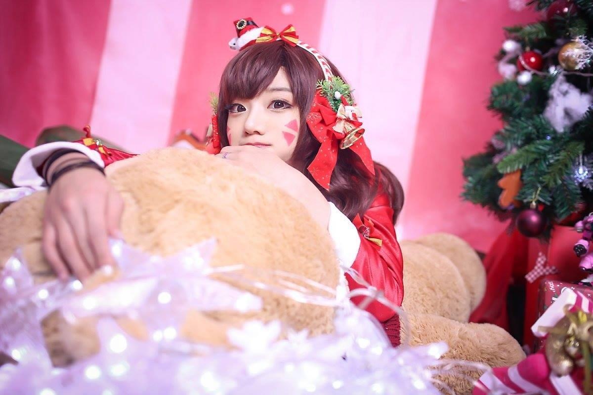 《Overwatch》聖誕版D.Va Cosplay！胸器迫人！