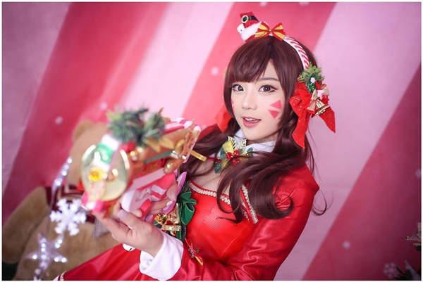 《Overwatch》聖誕版D.Va Cosplay！胸器迫人！