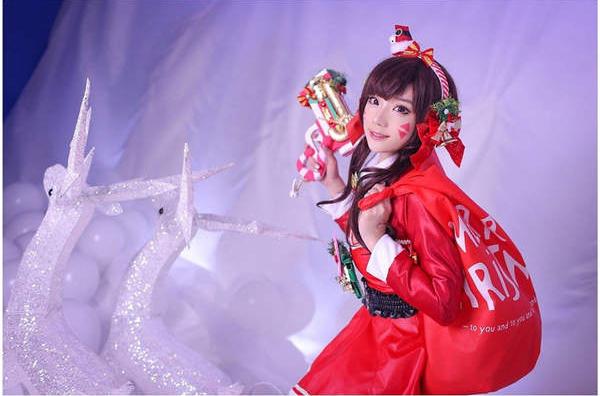《Overwatch》聖誕版D.Va Cosplay！胸器迫人！