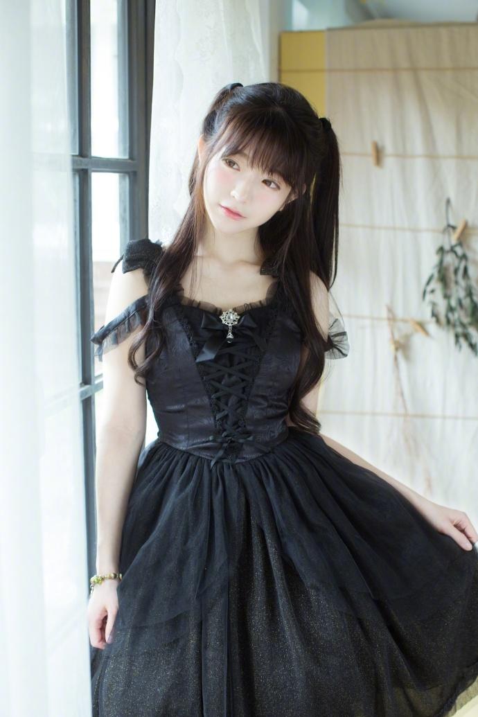 韓國一美少女yurisa Cosplay哥特蘿莉！