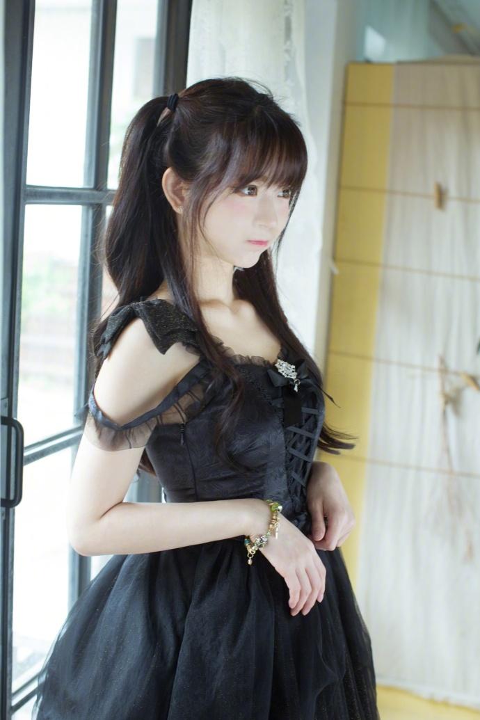 韓國一美少女yurisa Cosplay哥特蘿莉！