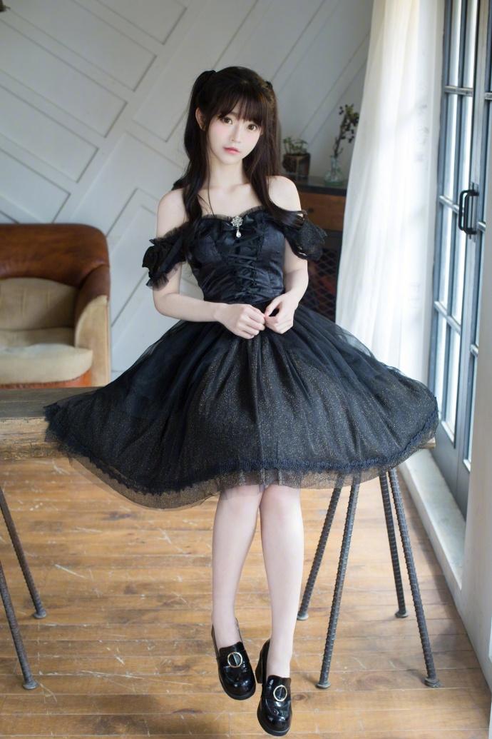 韓國一美少女yurisa Cosplay哥特蘿莉！