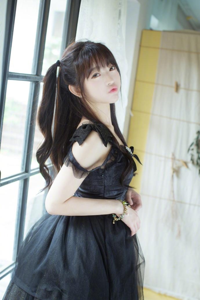 韓國一美少女yurisa Cosplay哥特蘿莉！