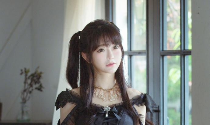 韓國一美少女yurisa Cosplay哥特蘿莉！
