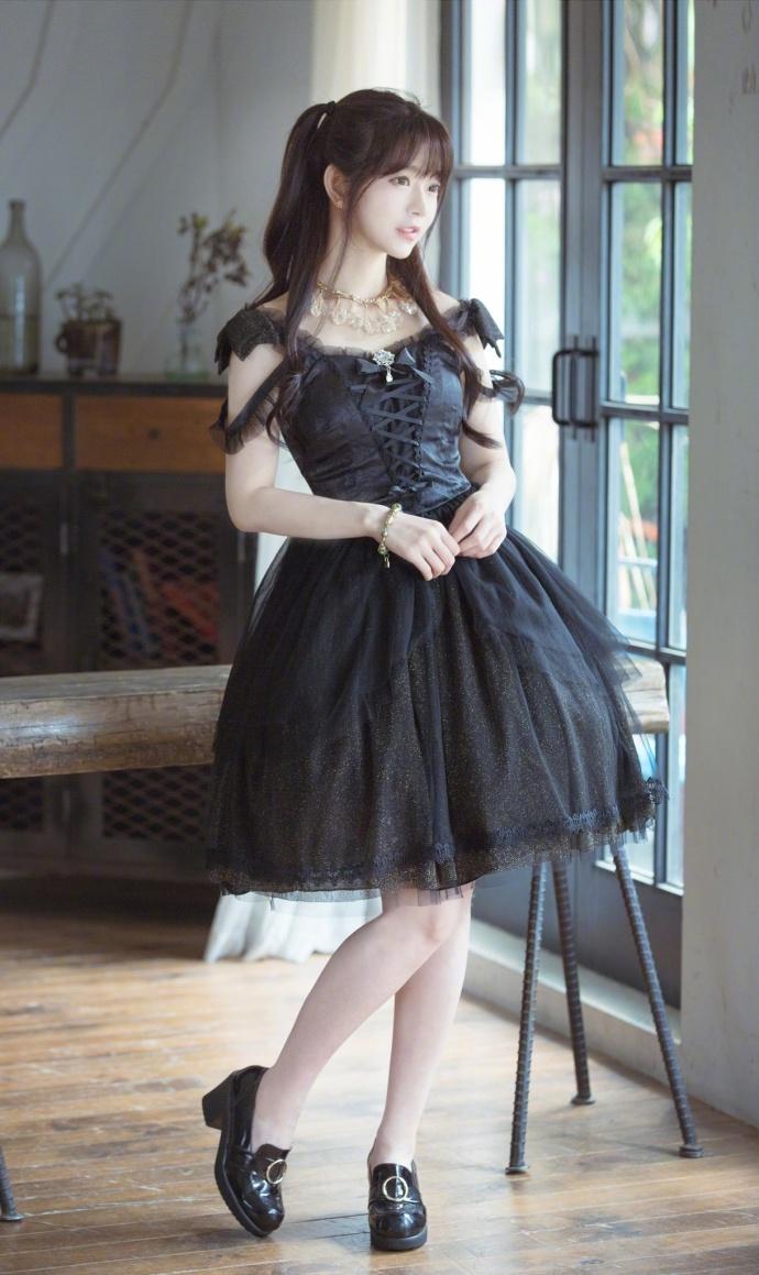 韓國一美少女yurisa Cosplay哥特蘿莉！