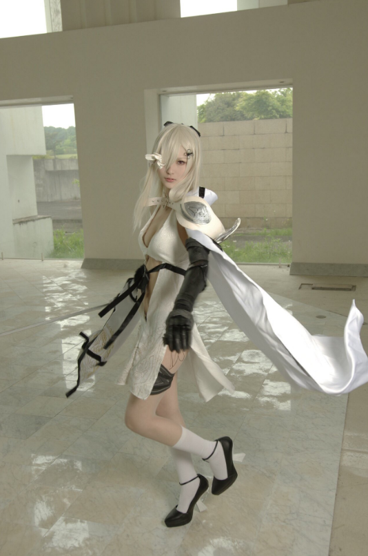 噴血吧！美女若隱若現Cosplay《龍背上的騎兵3》！