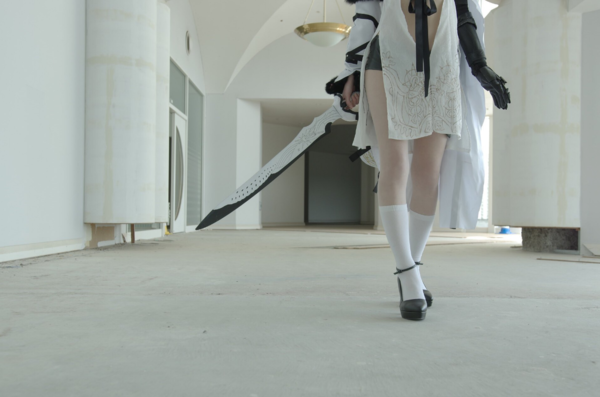 噴血吧！美女若隱若現Cosplay《龍背上的騎兵3》！