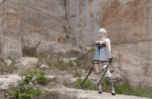 噴血吧！美女若隱若現Cosplay《龍背上的騎兵3》！