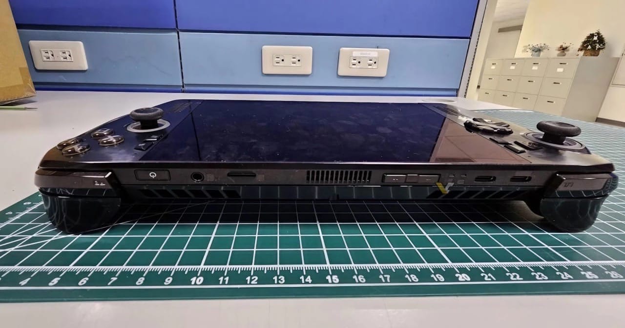 Asus ROG Ally 2 與 Xbox 手提機實機圖流出 Project Kennan 規格強悍曝光