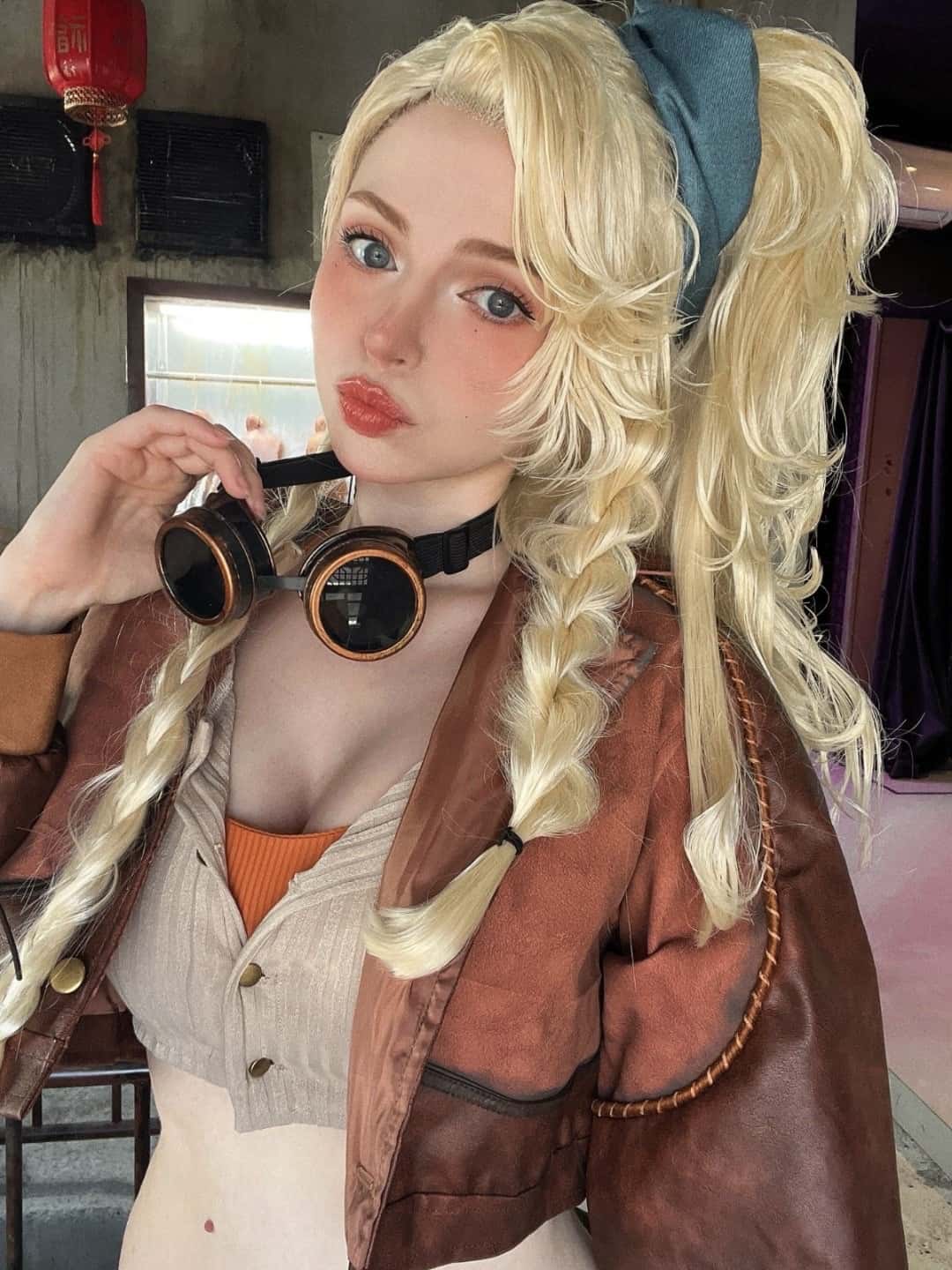 PeachMilky 化身潔瑪展現性感曲線，Cosplay 細節還原度極高