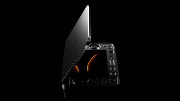 Ayaneo Flip 1S DS 手提遊戲機曝光　搭載 Ryzen AI 9 雙屏設計支援高階遊戲