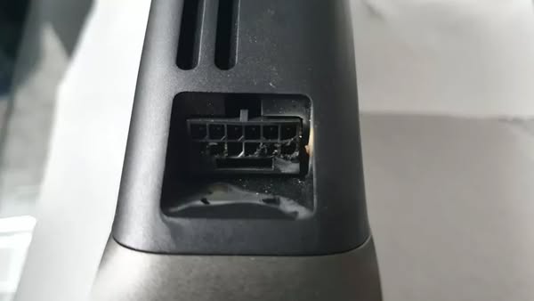 RTX 5090 玩《明末：淵虛之羽》期間接頭燒毀冒煙　總編輯強調已完全插入電源線