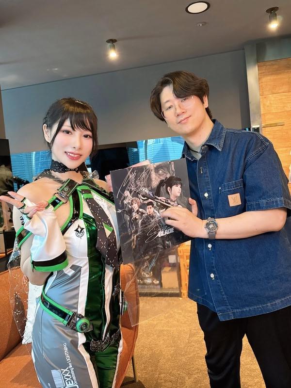 日本 Coser HaneAme 造訪 Shift Up 體驗 3D 掃描