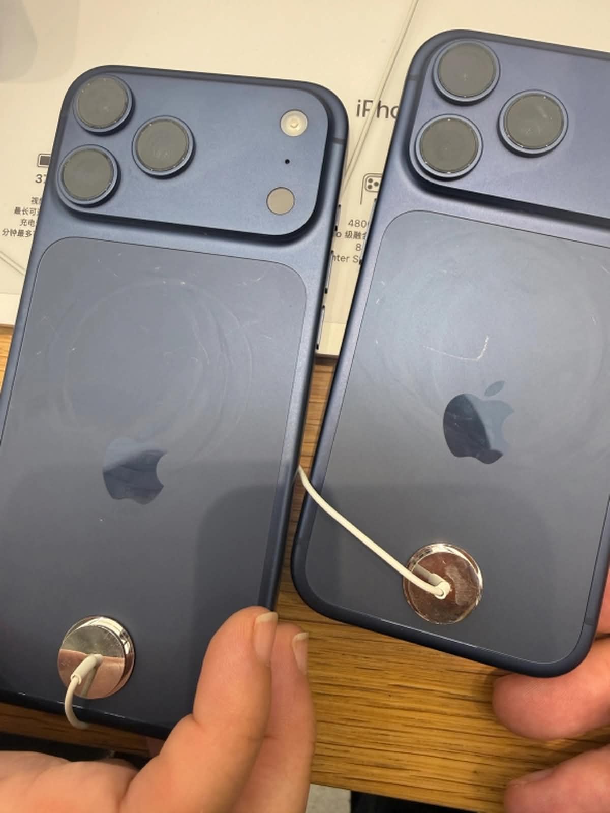 蘋果 iPhone 17 Pro 線下展出真機滿佈刮痕　鋁合金耐用性惹質疑