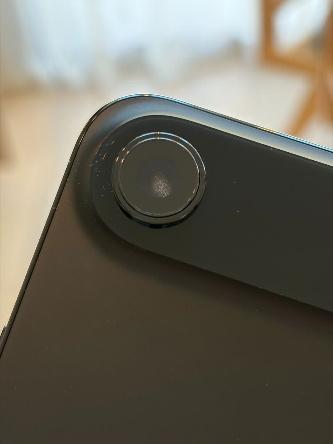 iPhone Air到手僅一日出現水霧　用戶質疑耐用性